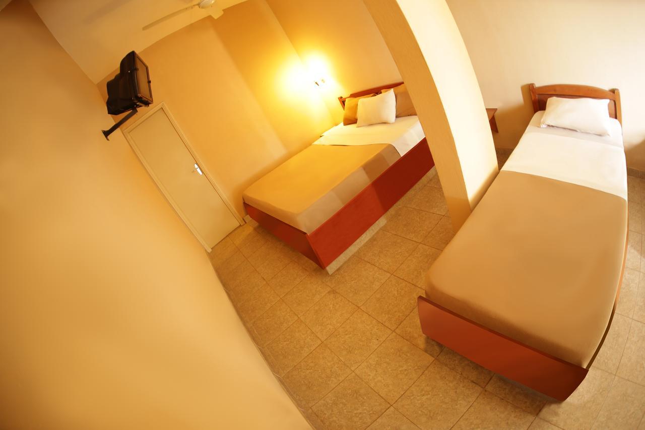 Hotel Del Sur San Lorenzo Room photo